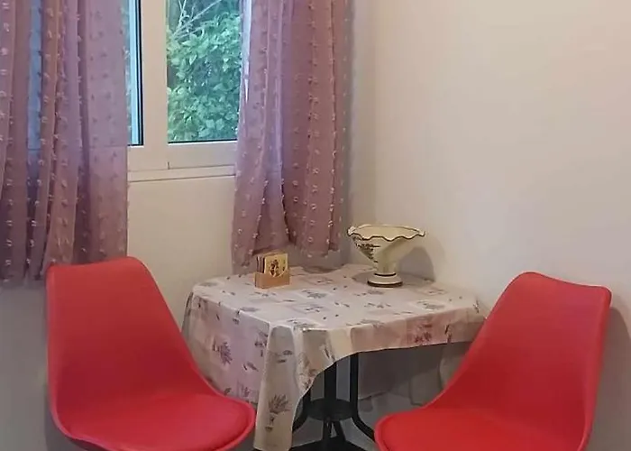 Tsampikas House شقة