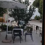 Tsampikas House *